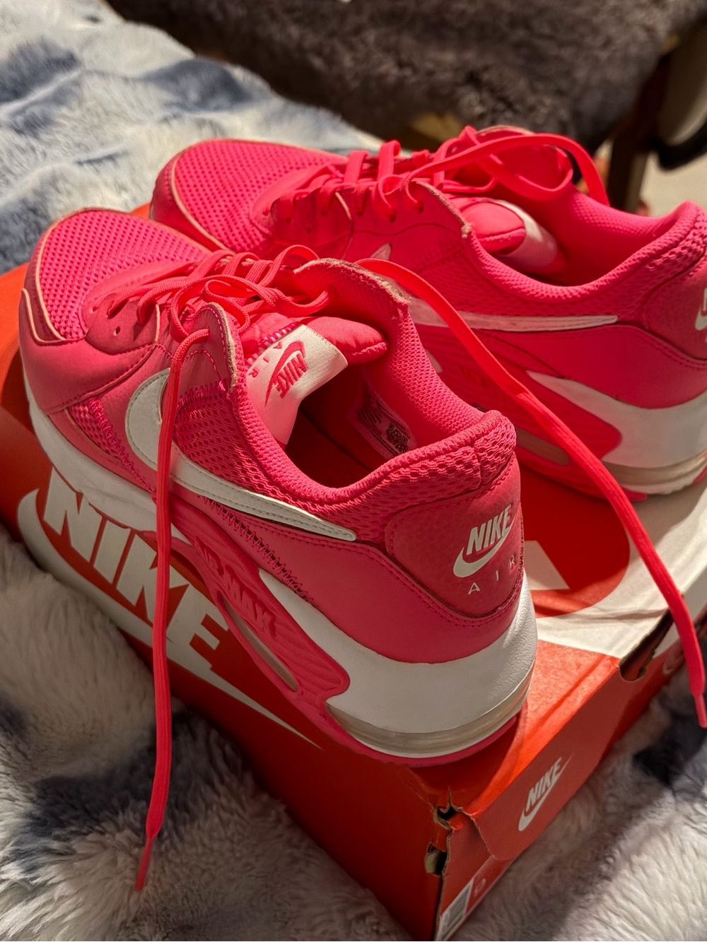 Nike Women’s Athletic Sneakers in Hot Pink and White - Picture 3 of 11